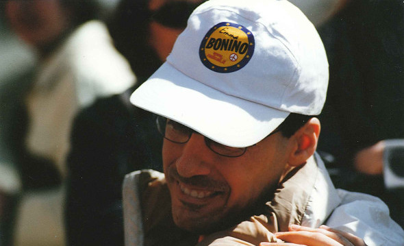 Luca con cappello di Emma Bonino